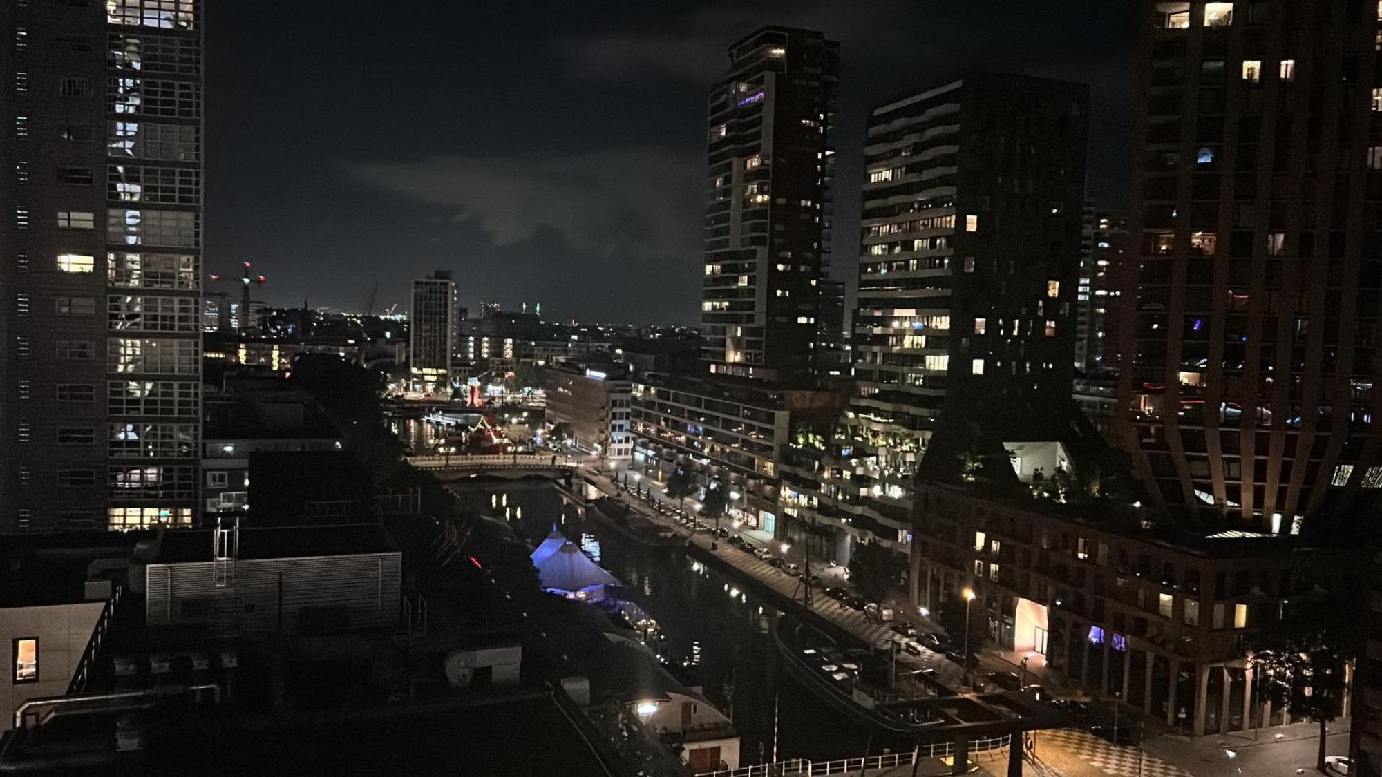 ロッテルダムBeautiful Apt Free Parkingアパートメント エクステリア 写真